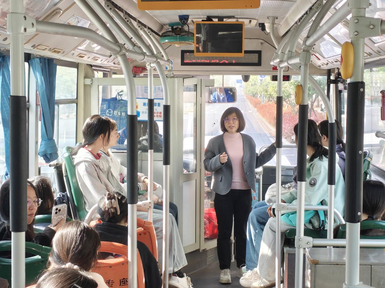 数智赋能科创路 巾帼逐梦AI未来 —— 计算机与人工智能学院组织女大学生开展科技研学实践活动
