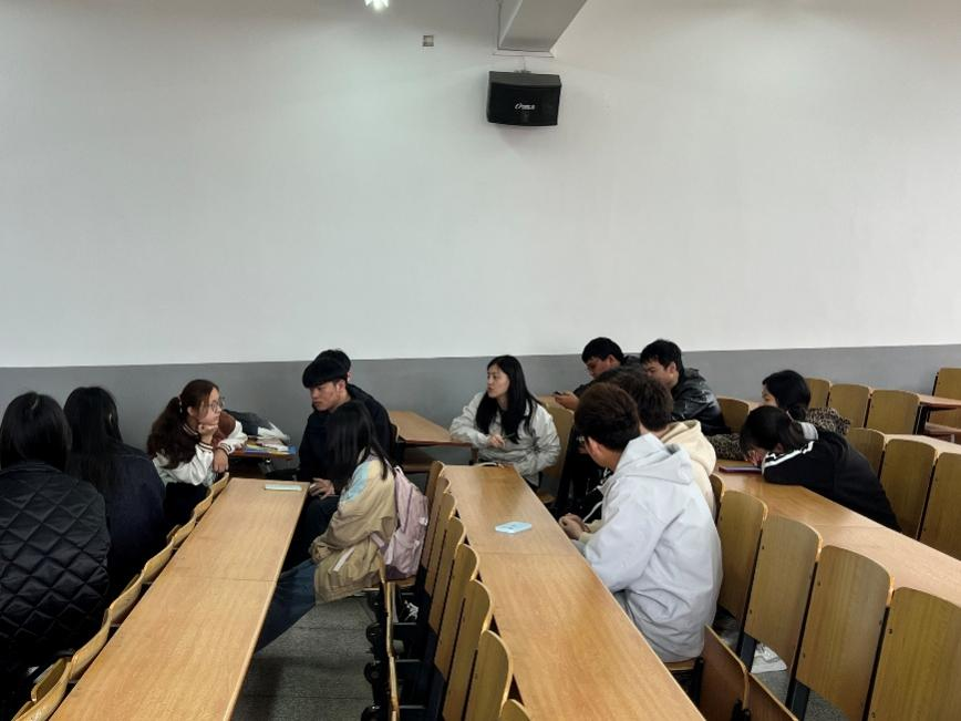 <strong>凝心聚力抓教学 师生座谈促发展 ——土木与安全工程学院测绘工程专业召开期中教学检查师生座谈会</strong>