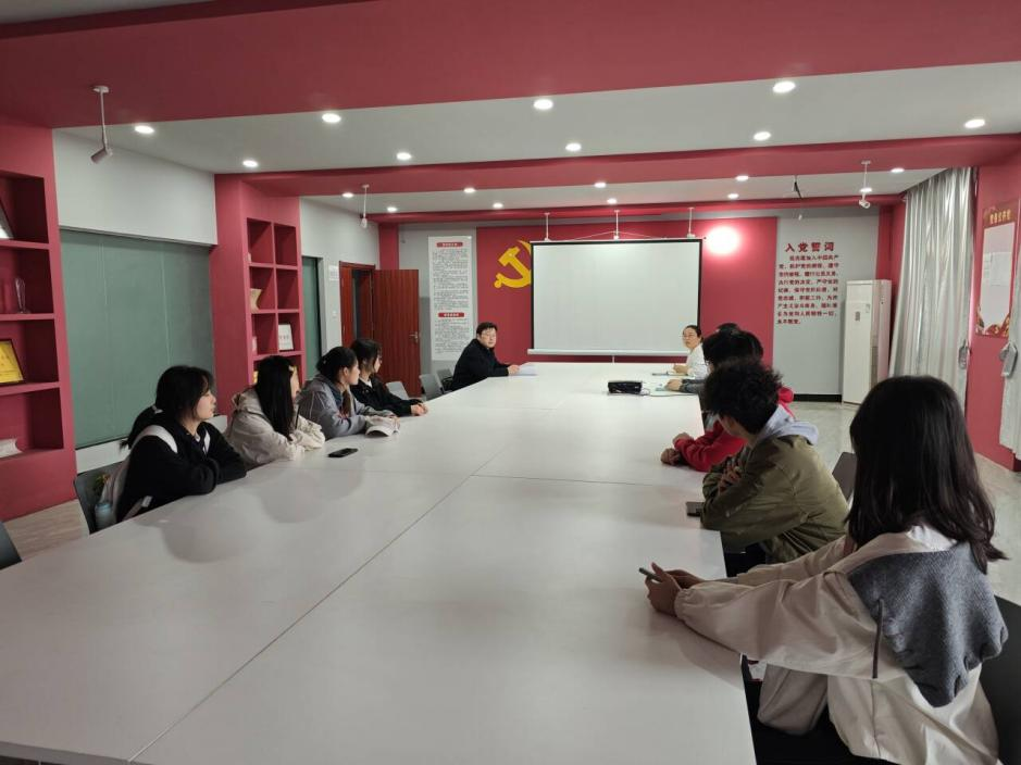 <strong>畅通渠道，共促教学质量提升 ——土木与安全工程学院地质工程专业召开期中师生座谈会</strong>
