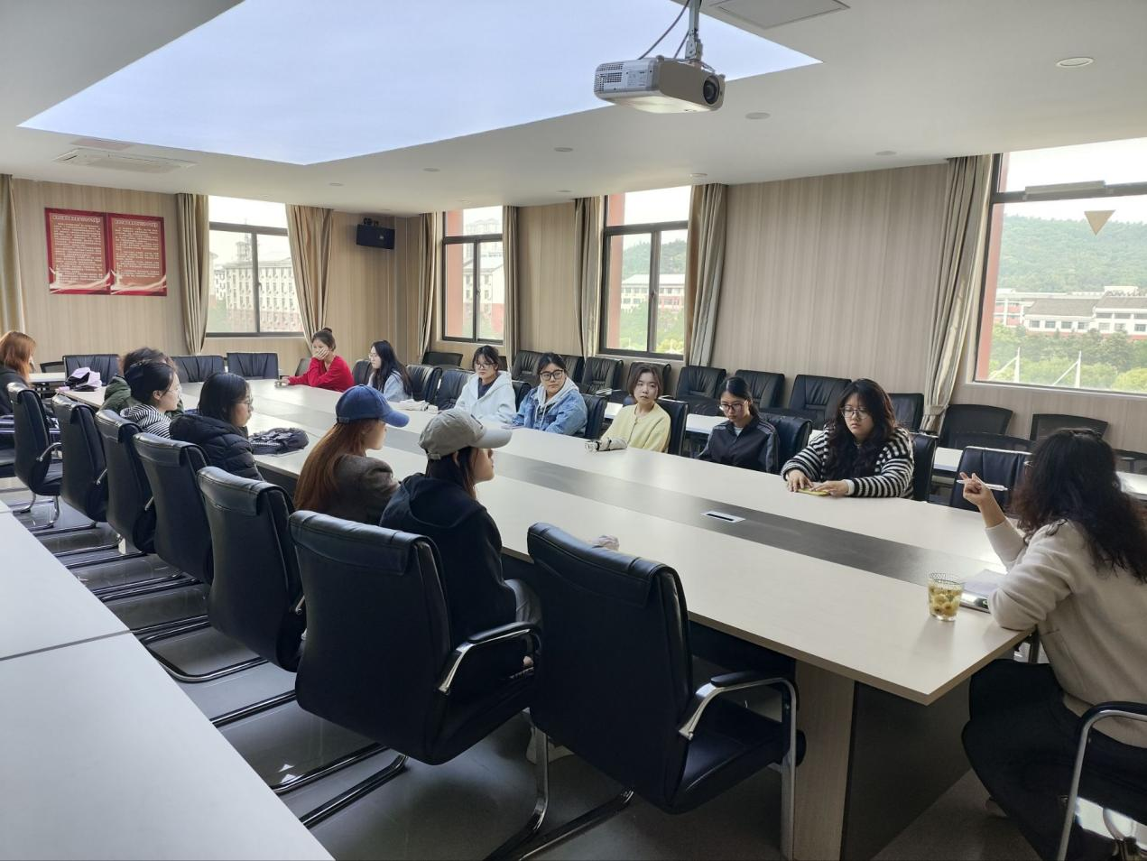 <strong>倾听学生心声 优化育人环境—— 财经学院开展2026年春季期中教学检查学生座谈会</strong>