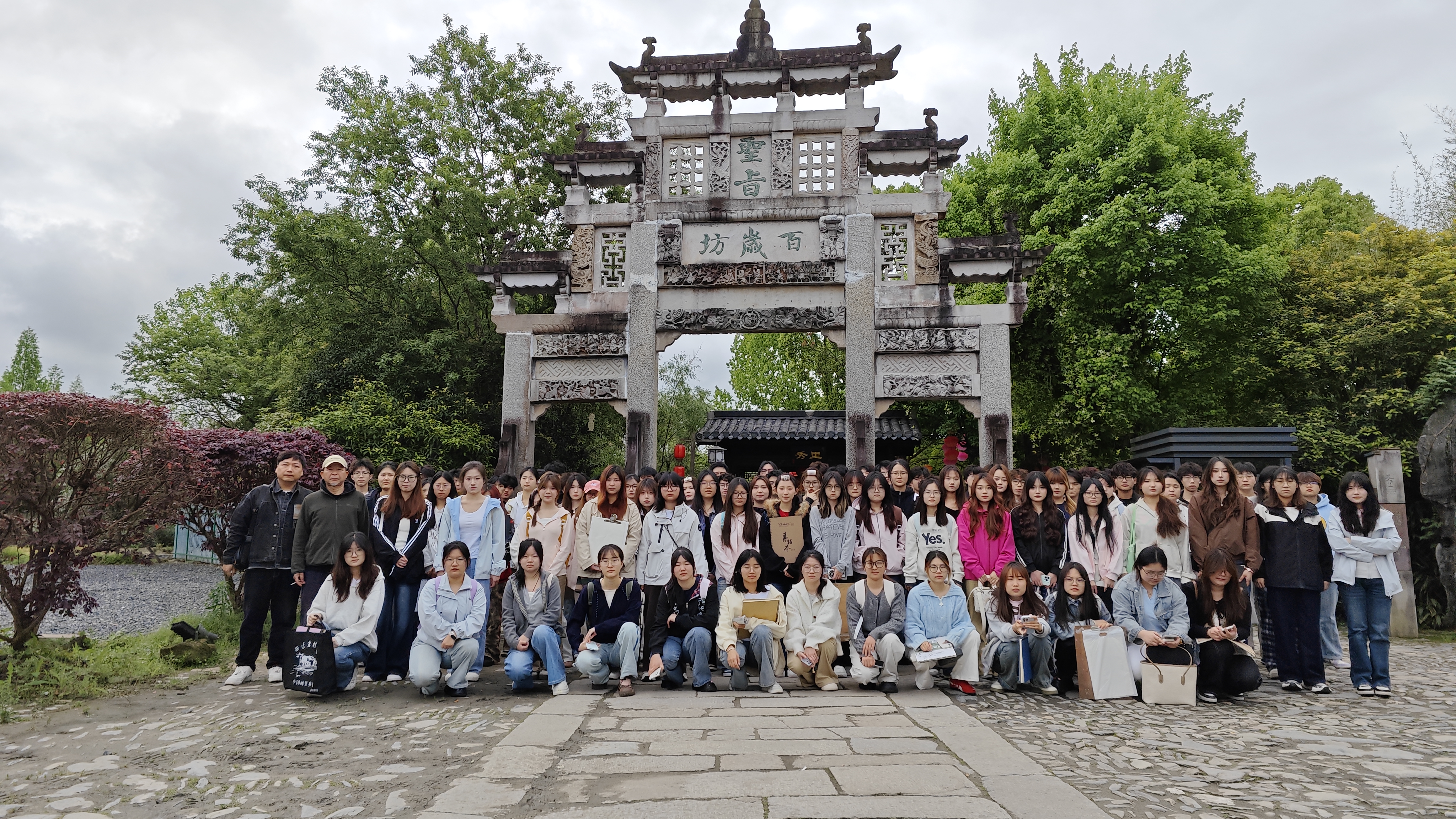 <strong>艺术设计学院2025级产品设计专业宏村写生实习圆满完成</strong>