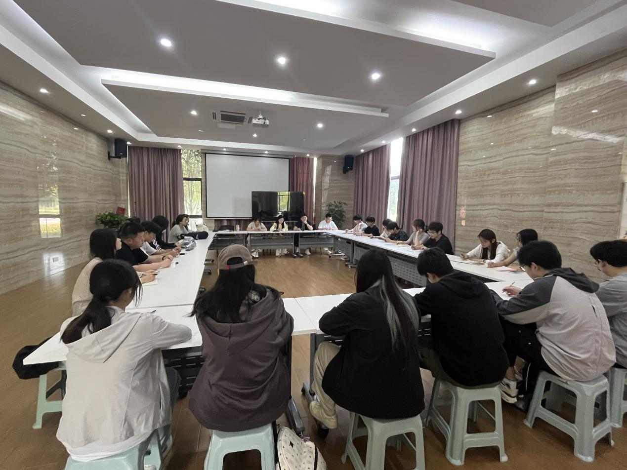 <strong>管理学院召开 2025-2026 学年第二学期期中教学检查 学生座谈会</strong>