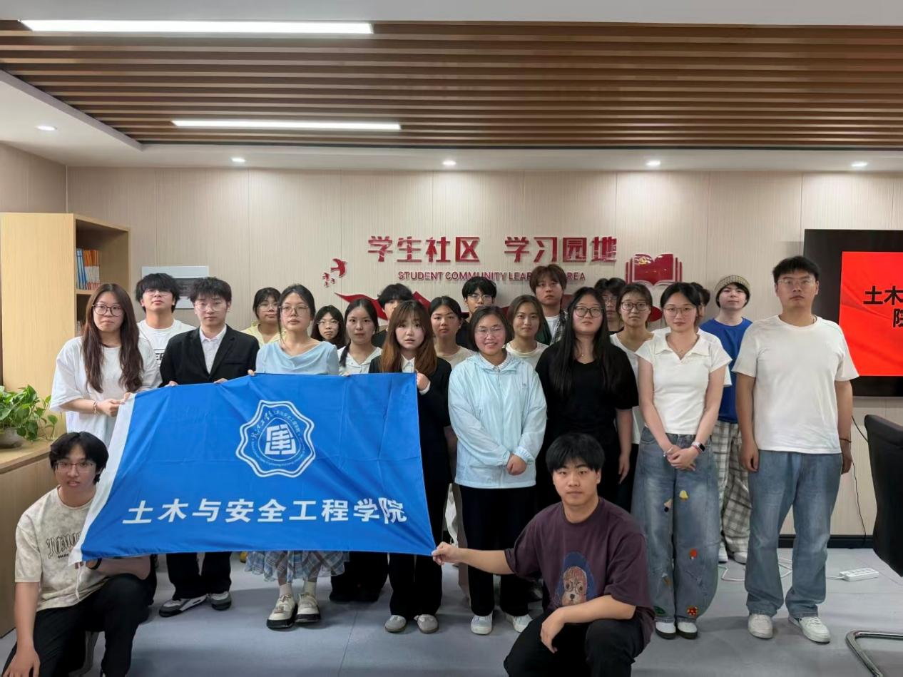 <strong>砼心向德  择优砺骨 ——土木与安全工程学院顺利开展学生会主席换届面试工作</strong>