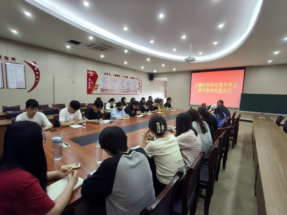 教学提质，毕设从严——计算机专业教研室召开教师座谈会暨毕业设计推进会