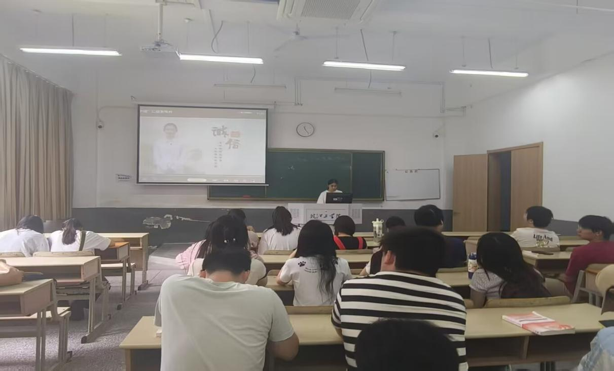 筑牢诚信之基，坚守资助初心——计算机学院“诚信考试与合理使用资助资金”主题团课顺利开展