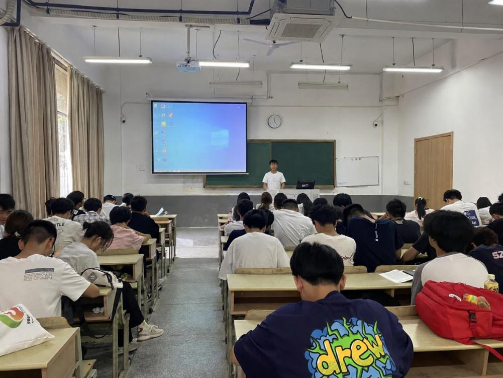 <strong>严守纪律 安全护航 ——土木与安全工程学院2024级安全工程专业召开主题班会</strong>