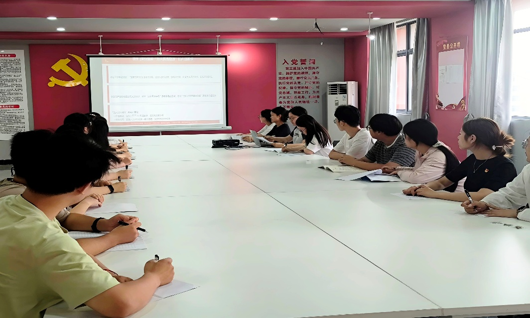 <strong>青春心向党  实干显担当 ——土木与安全工程学院学生第二党支部开展迎“七一”专题学习活动</strong>