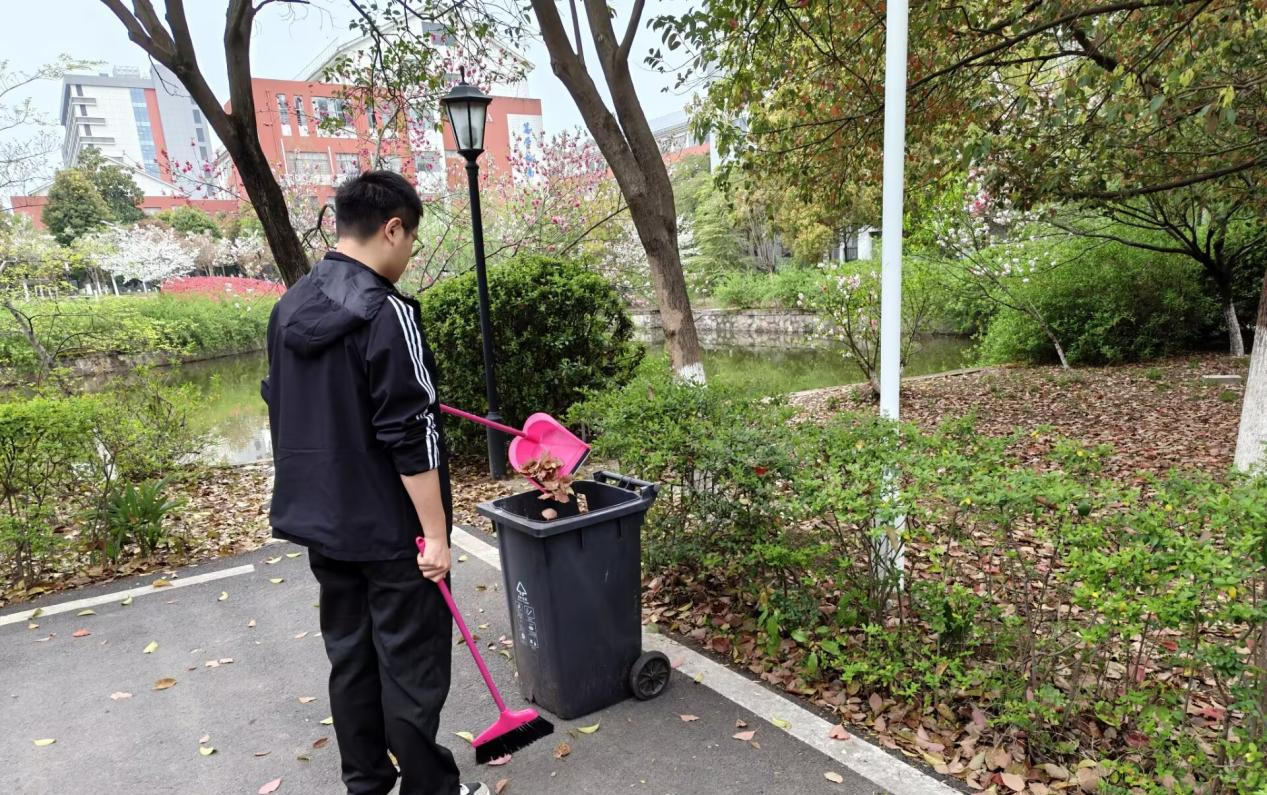 深耕劳育实践，共建美丽校园——计算机与人工智能学院开展长期包干区劳育共建活动