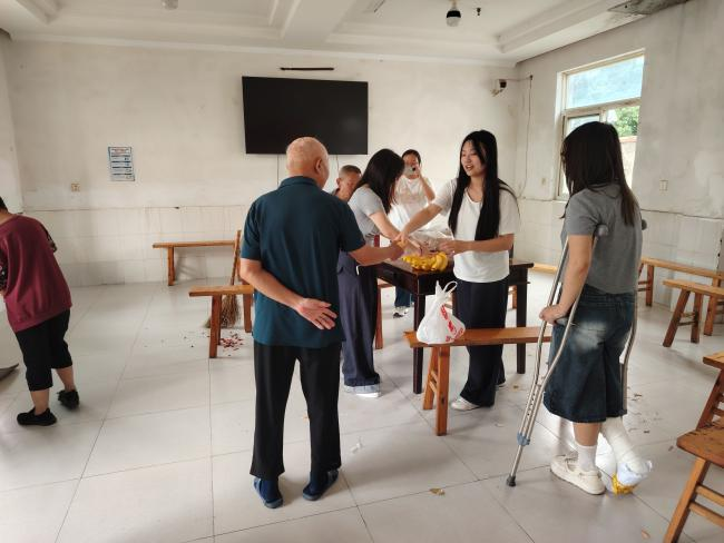 <strong>暑期“三下乡”社会实践（三十八）：真情陪伴白桥长者  青春服务温暖桑榆</strong>