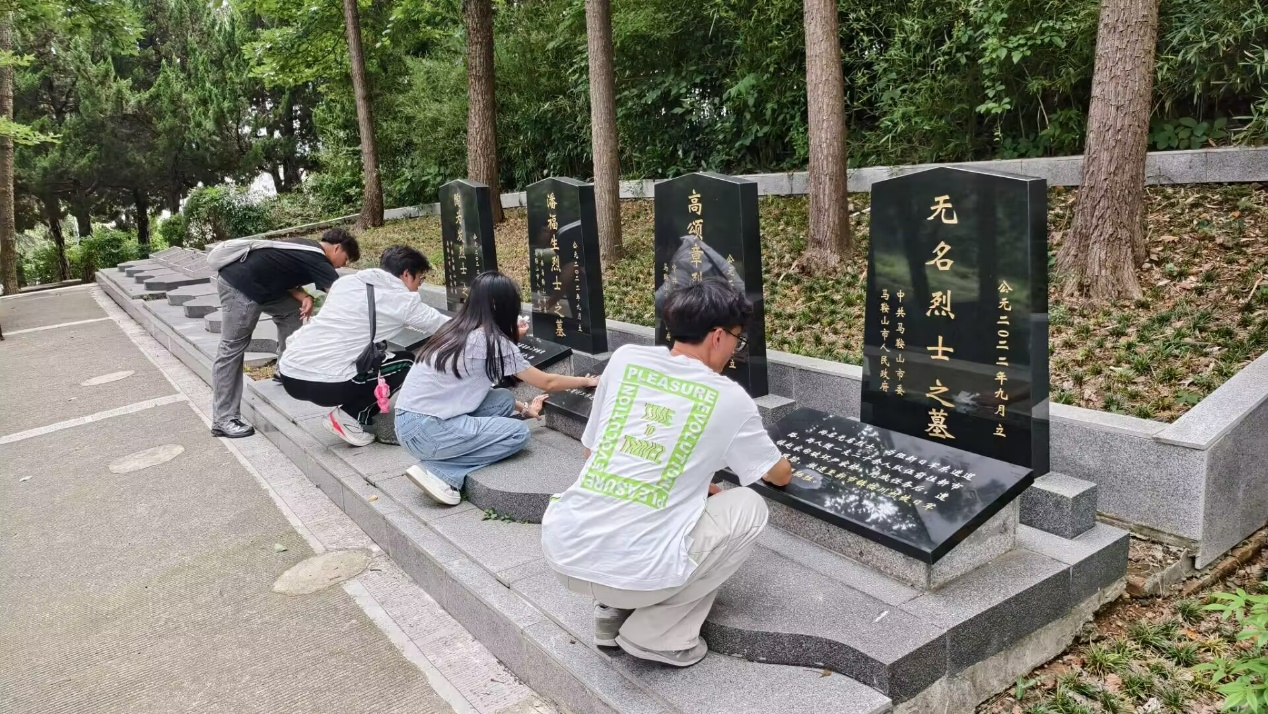 <strong>暑期“三下乡”社会实践（二十九）：瞻仰濮塘烈士陵园  传承红色革命精神</strong>