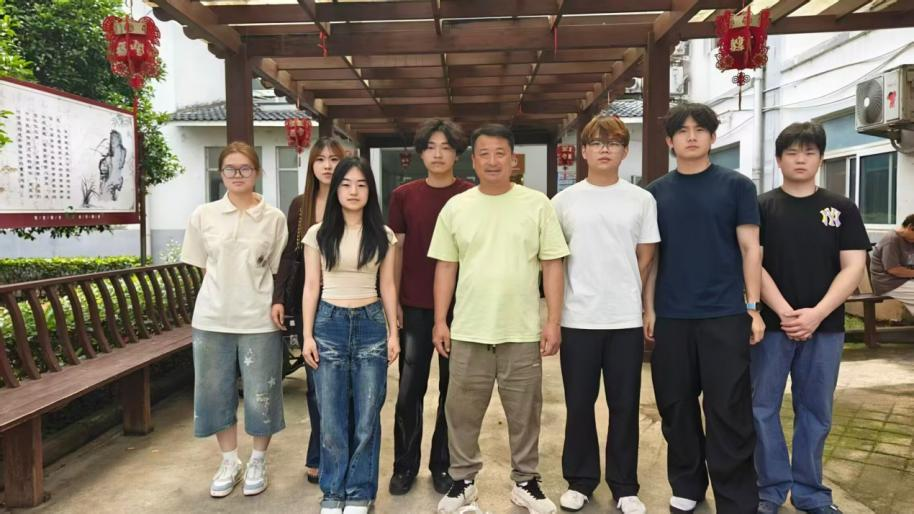 <strong>暑期“三下乡”社会实践（四十）：志愿服务走进养老院  青春陪伴温暖晚霞</strong>